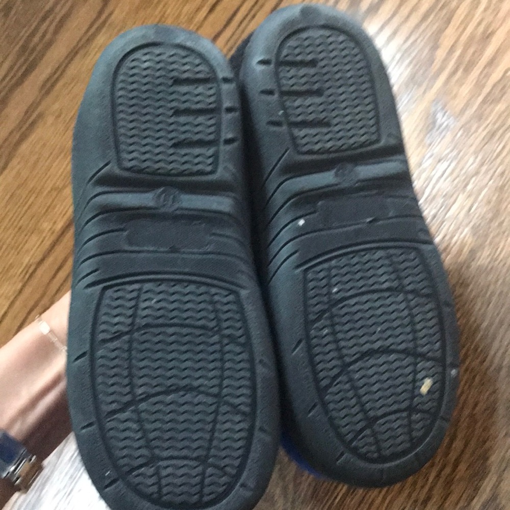 Slippers - Picture 2 of 5